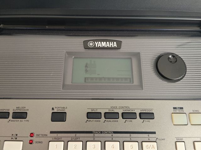 Yamaha PSR-E443