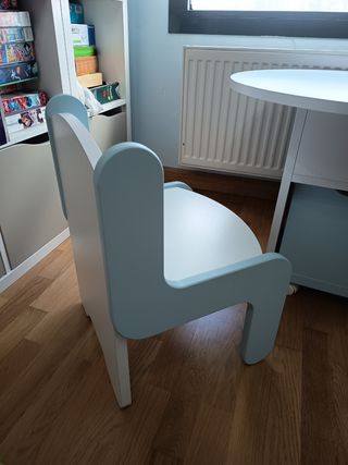 Mesa infantil + 2 sillas, de madera