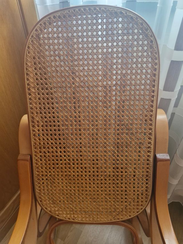 Mecedora clásica de mimbre