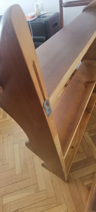 Estantería pared madera pino marrón