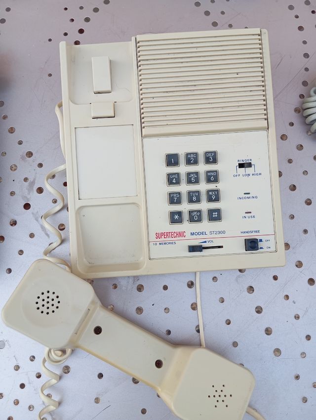 Antigo telefone SUPERTECHNIC ST2300