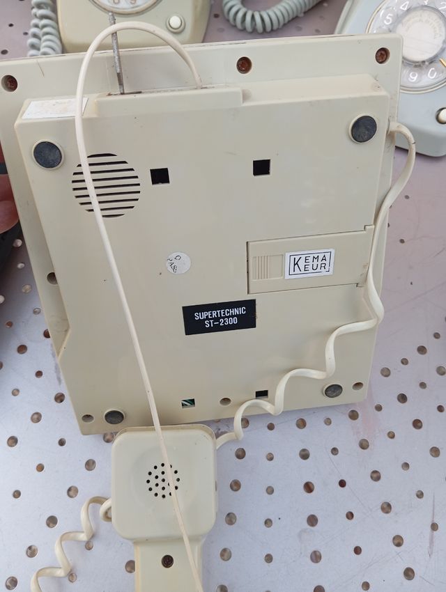 Antigo telefone SUPERTECHNIC ST2300
