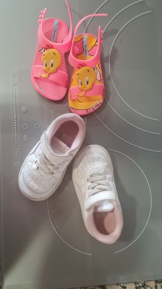Sandalias Ipanema y Zapatillas Puma niña 22