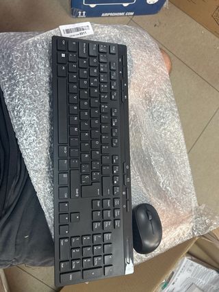 Teclado y ratón Amazon Basics inalámbricos
