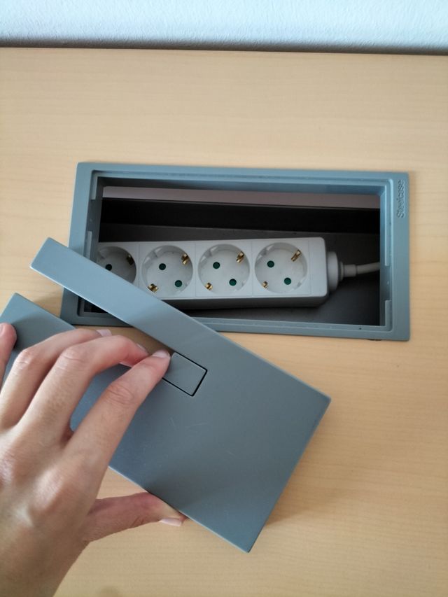 Mesa oficina - escritorio con pasacables