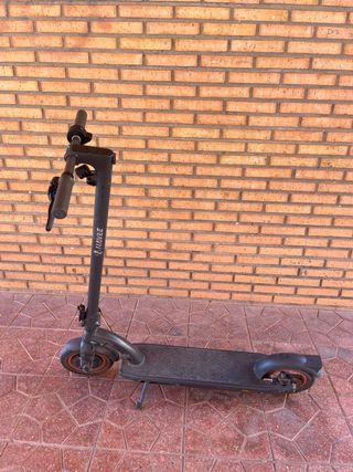 Patinete electrico Navee N40  
precio negociable 