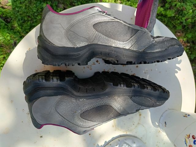 Botas montaña mujer grises