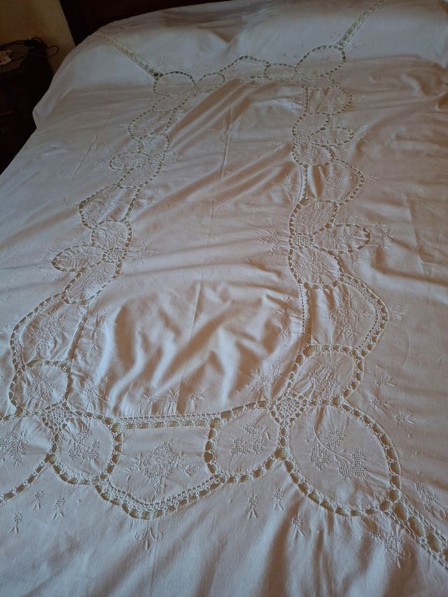 Precioso, un mantel  bordado a mano