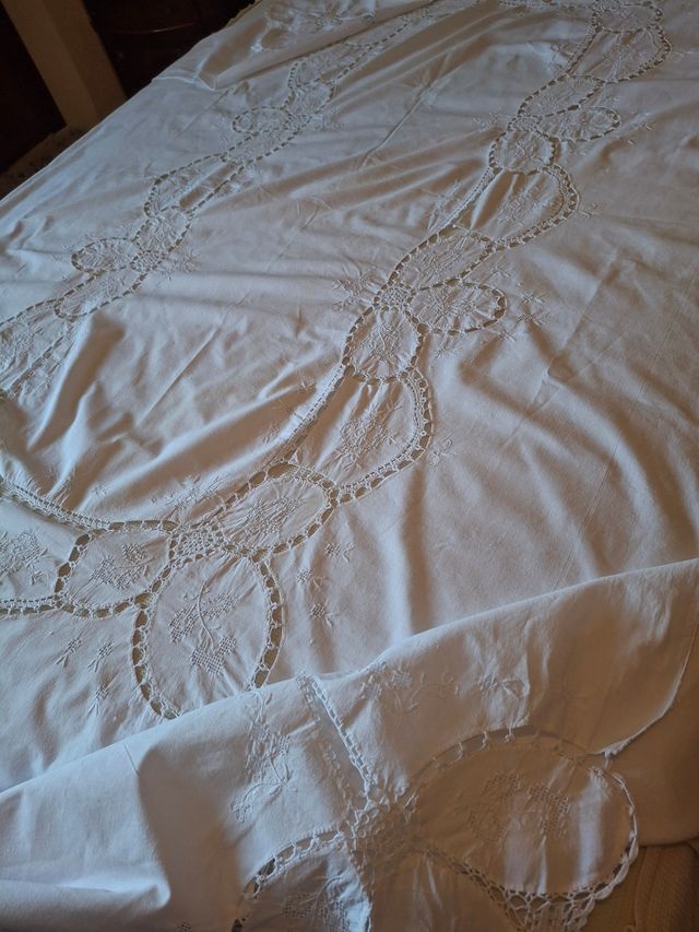 Precioso, un mantel  bordado a mano