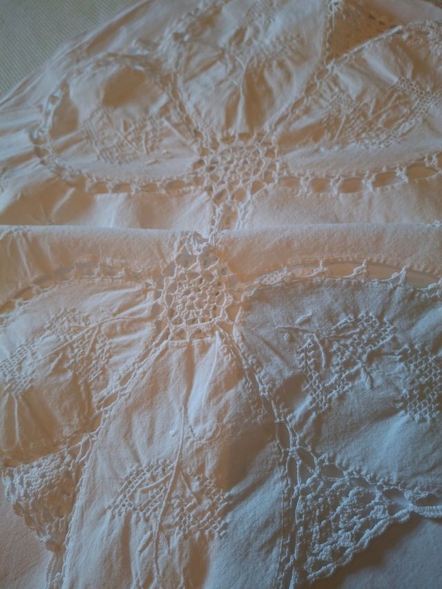 Precioso, un mantel  bordado a mano