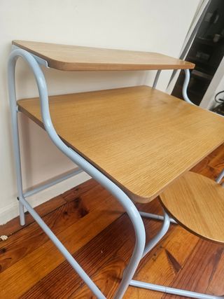 Pupitre infantil de madera y metal