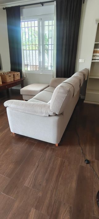 Sofá 3 plazas beige + puff