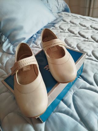 Zapatos comunión niña beige