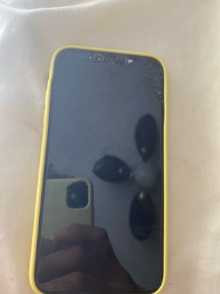 iPhone 11 Giallo - Schermo danneggiato