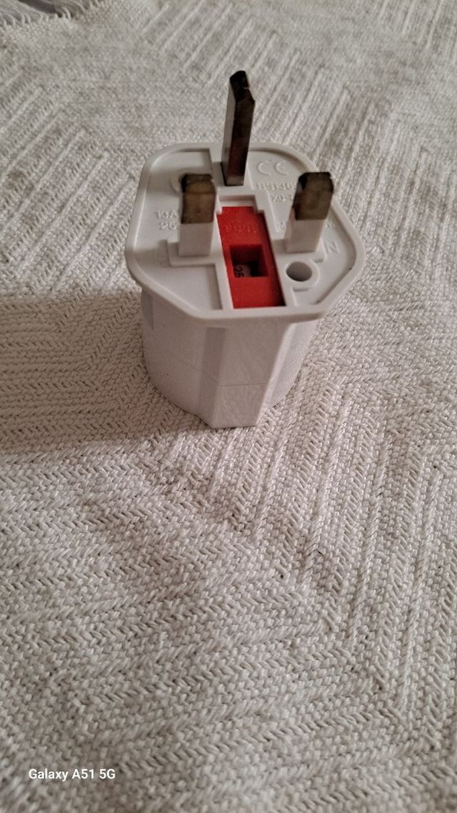 Adaptador enchufe EU-UK