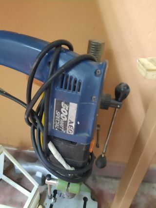 Taladro AEG 500W con soporte