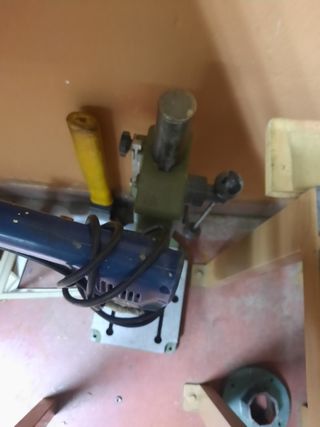 Taladro AEG 500W con soporte