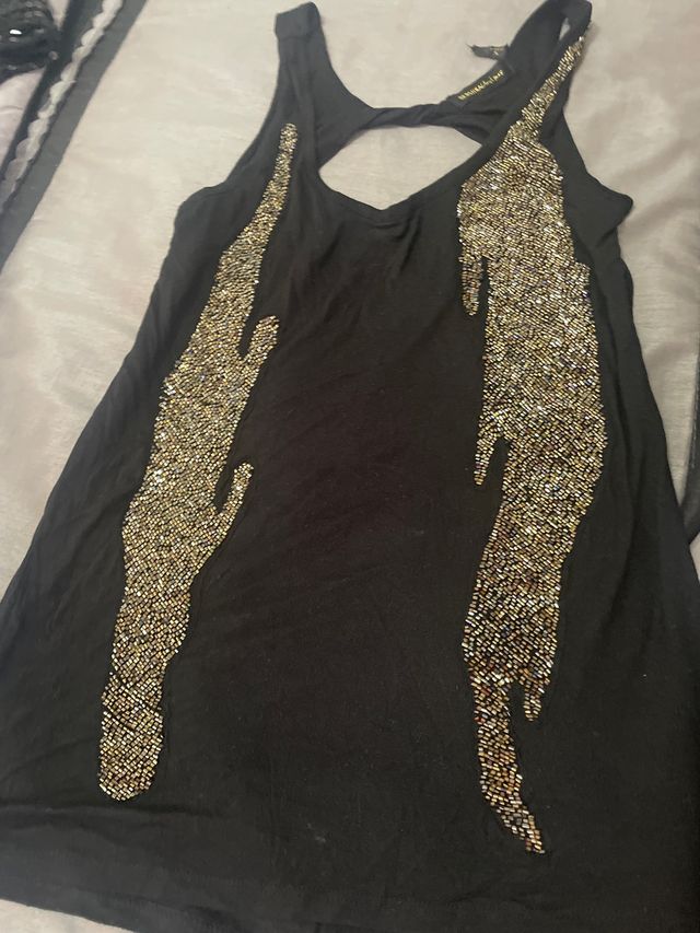 Top Bershka negro y dorado talla S
