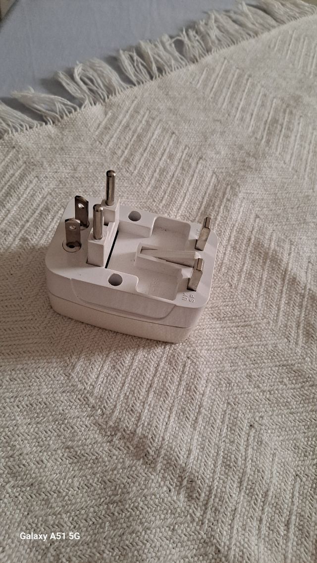 Adaptador de corriente universal