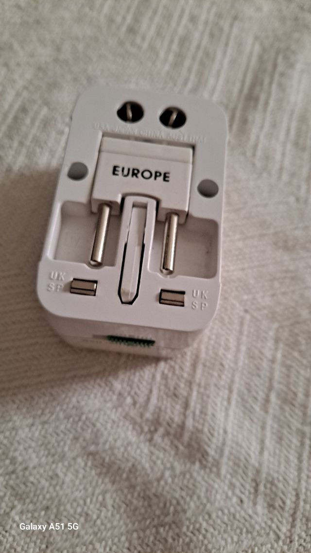 Adaptador de corriente universal