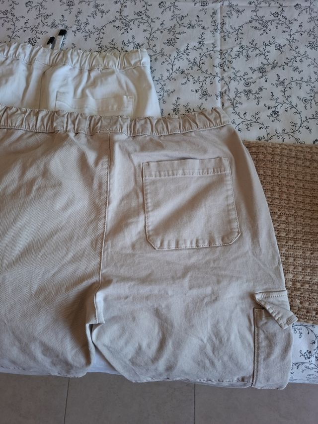 2 Pantalones Cargo Bershka - Beige/Blanco