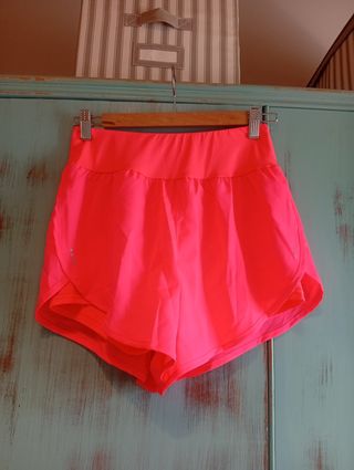 Shorts deportivos rosa fucsia