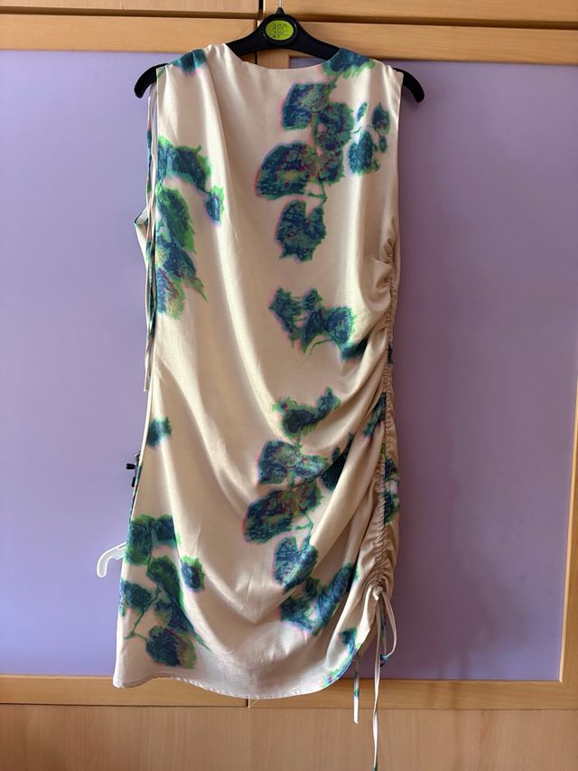 Vestido ajustado beige estampado