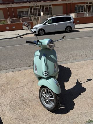 Vespa Primavera 50cc: ¡Como nueva!