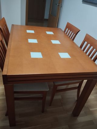 Mesa extensible para hasta 12 comensales


