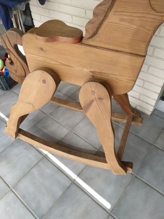 Caballito balancín madera infantil