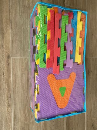 Alfombra puzzle letras/numeros 35piezas de 32x32cm