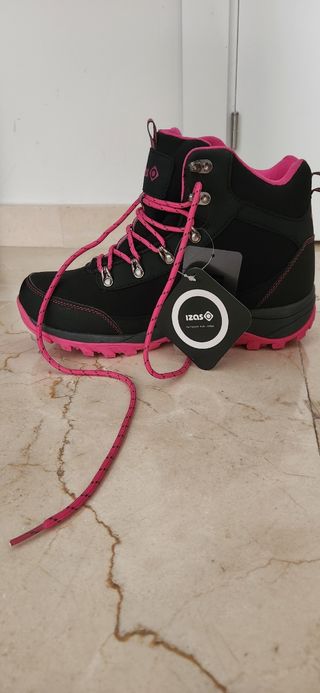 Botas Izas montaña mujer
