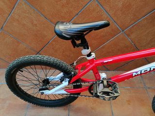 BMX Monty 20" roja y blanca con muy poco, nueva. 