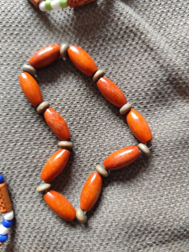 Braccialetti legno colorati
