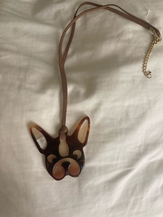 Collar con dije de Bulldog Francés