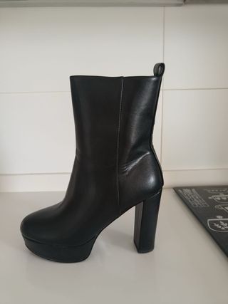 Botín negro Lola Casademunt