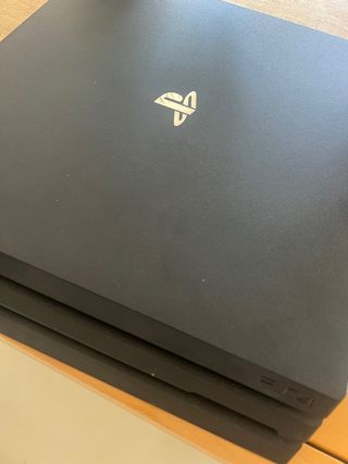 PS4 (PlayStation 4) negra