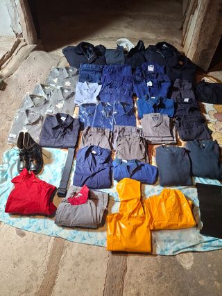 Ropa trabajo: pantalones, camisas...
