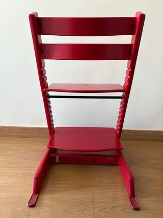 Trona Stokke Tripp Trapp roja.
