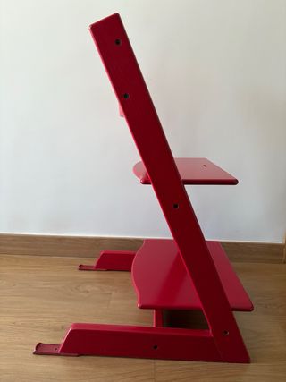 Trona Stokke Tripp Trapp roja.
