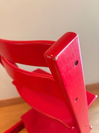 Trona Stokke Tripp Trapp roja.

