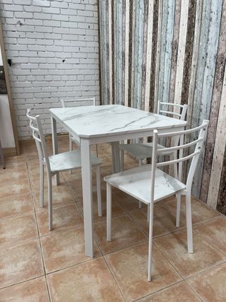 !Oferta Mesa Efecto Marmol + 4 Sillas Blancas!