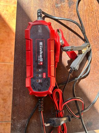 Cargador Einhell CEBC 1 M 6V-12V