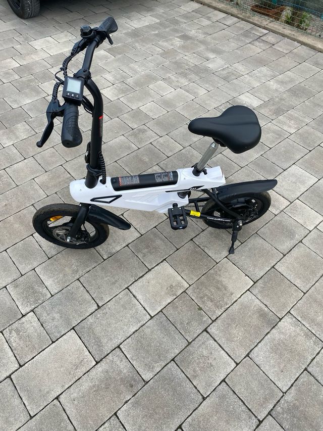 Bicicletta elettrica pieghevole A02