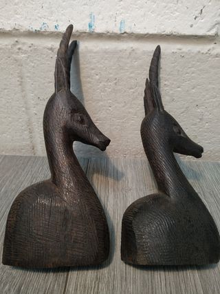 2 figuras ciervos madera