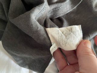 Vestido sin mangas de lino gris-dorado 