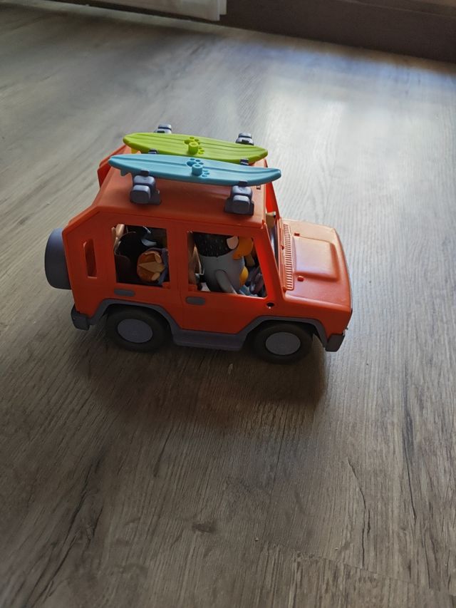 Coche familiar Bluey piscina + Bluey y amigos