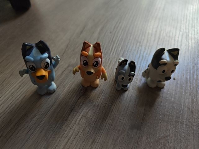 Coche familiar Bluey piscina + Bluey y amigos