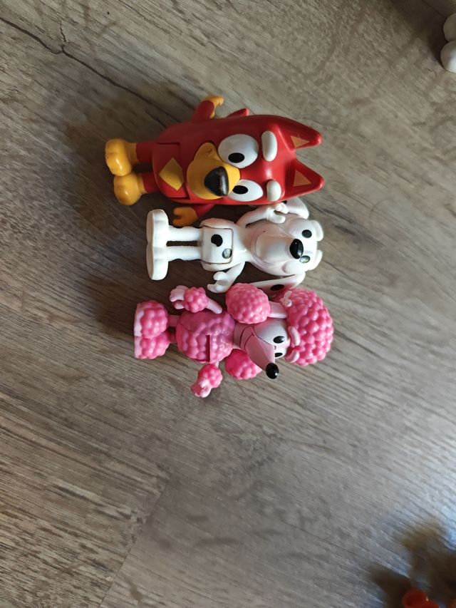 Coche familiar Bluey piscina + Bluey y amigos