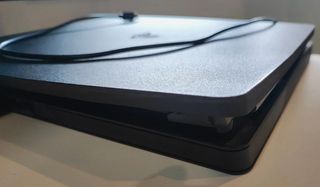 PS4 (PlayStation 4) usata + 1 joypad + 2 giochi